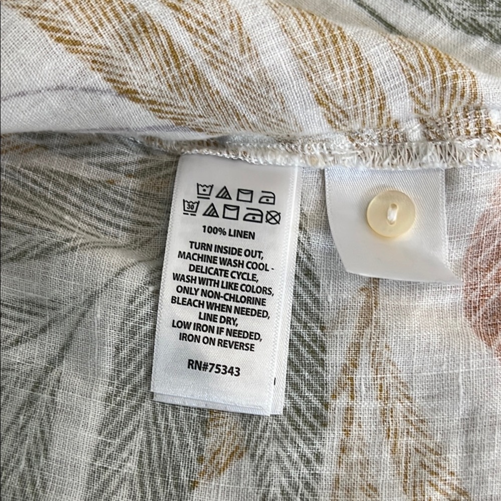 Tahari Women’s 
Fern Print Linen Short Sleeve
Button-Up Top sizeXL.       ordrA3 - Picture 8 of 8